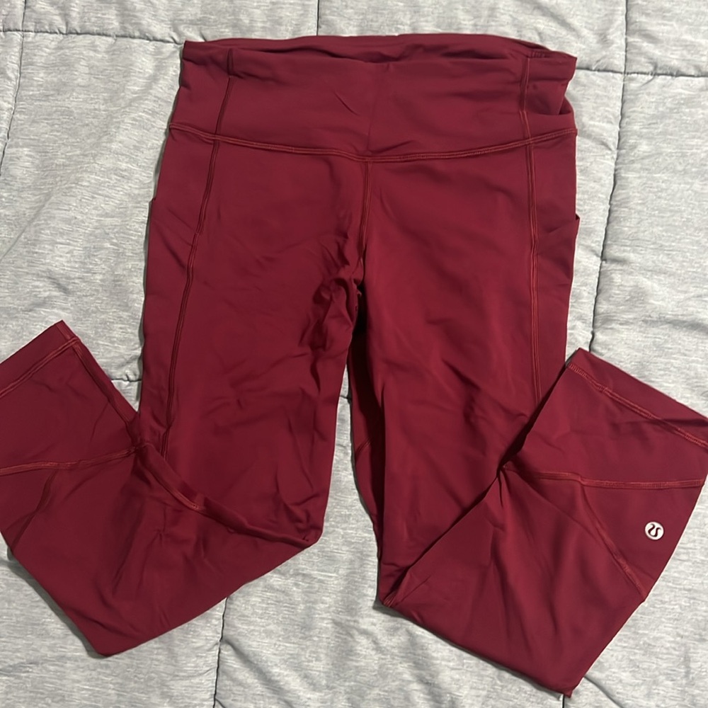 LULULEMON Pace Rival mid rise crop 22” ruby wine - Picture 2 of 2